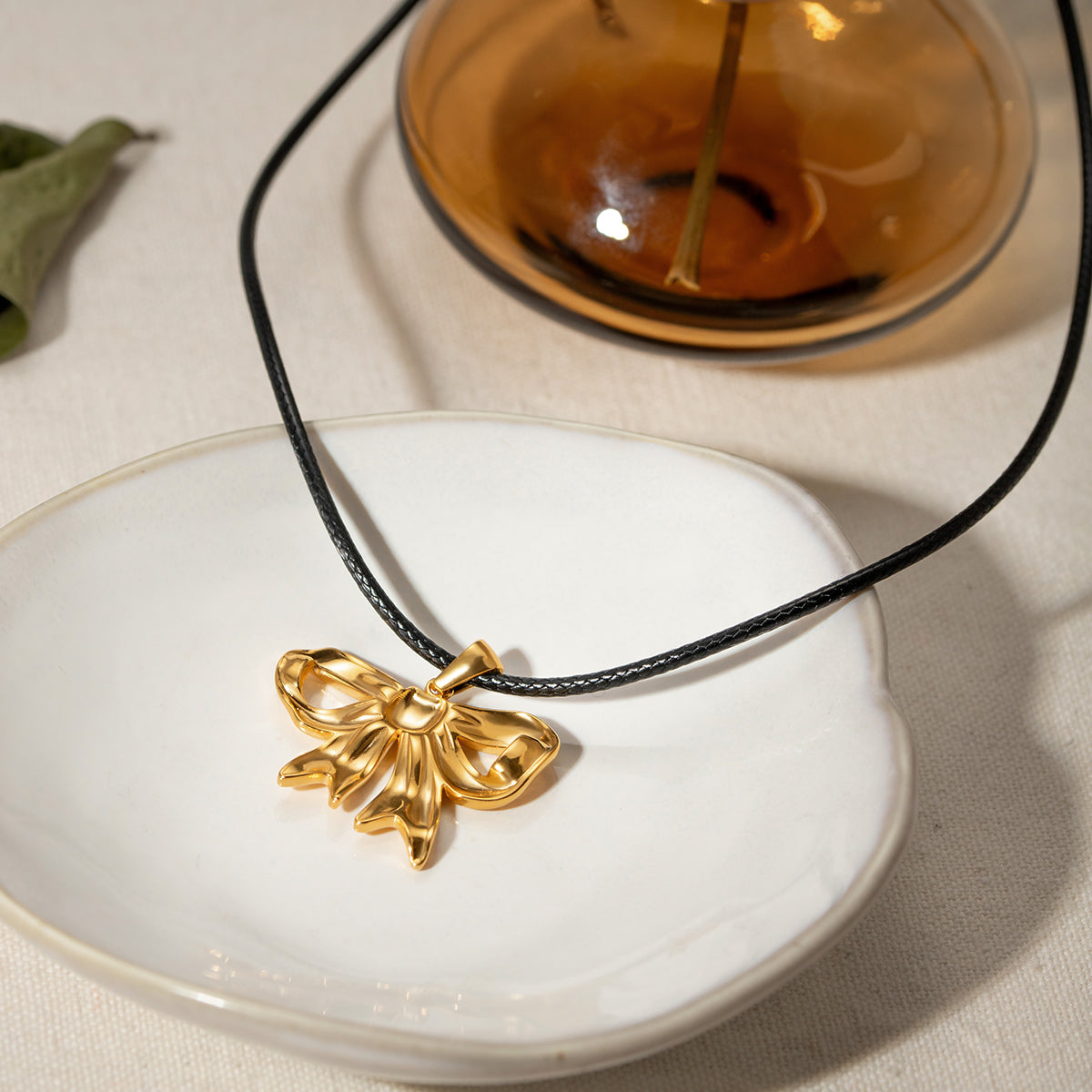18K Gold-Plated Bow Pendant Necklace - Tote and Lounge