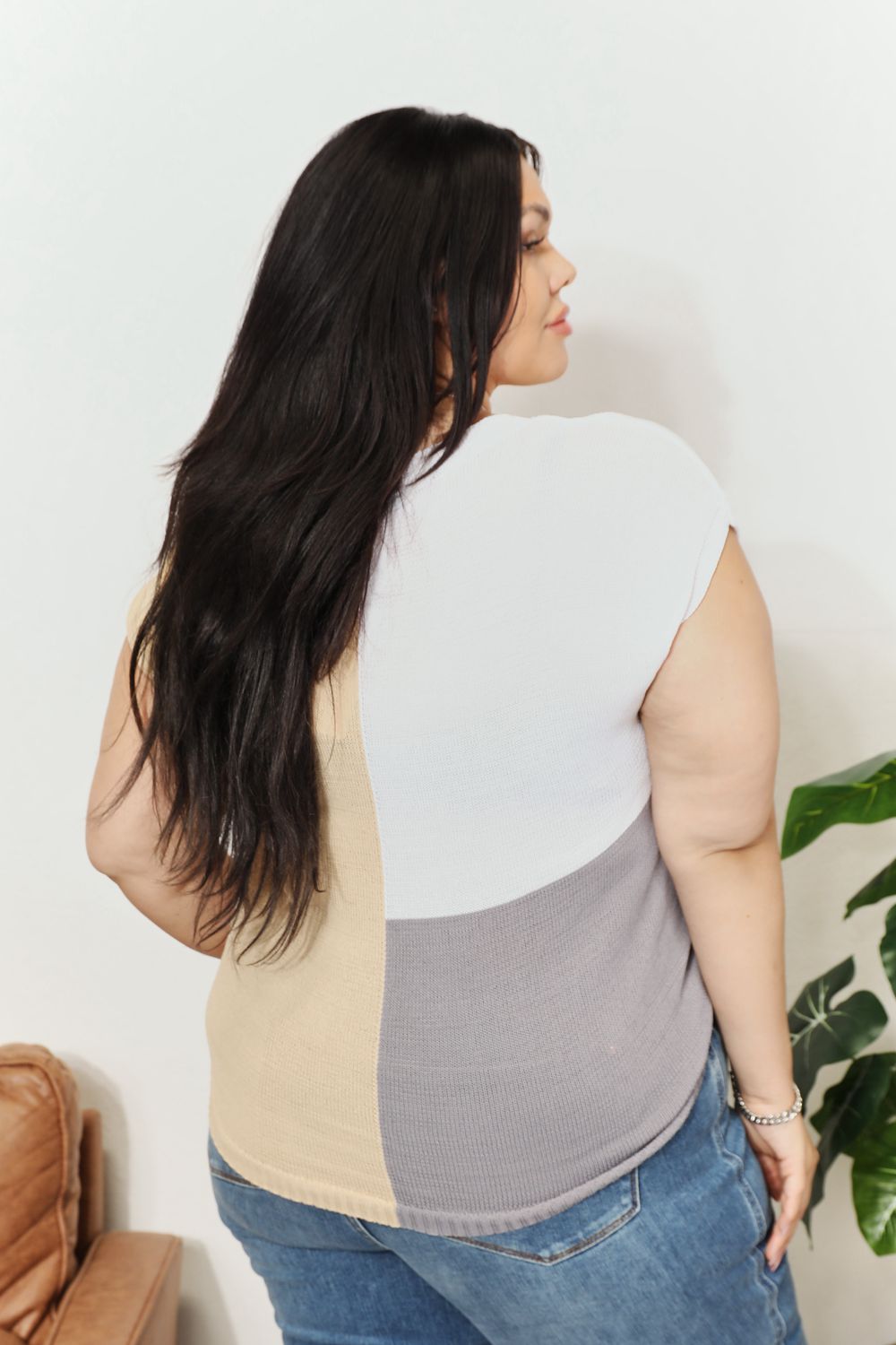 Color Block V-Neck Knit Top - Tote and Lounge