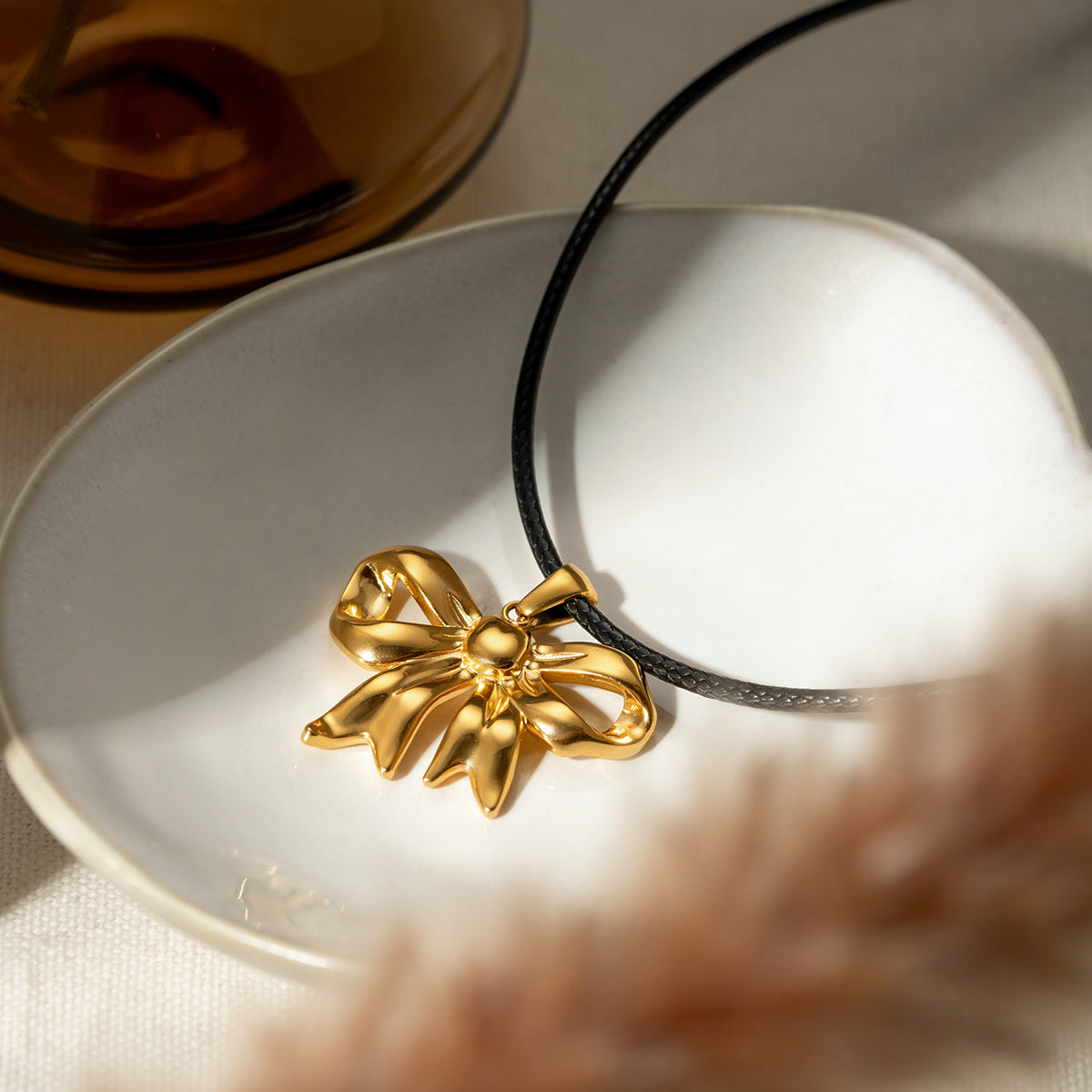 18K Gold-Plated Bow Pendant Necklace - Tote and Lounge