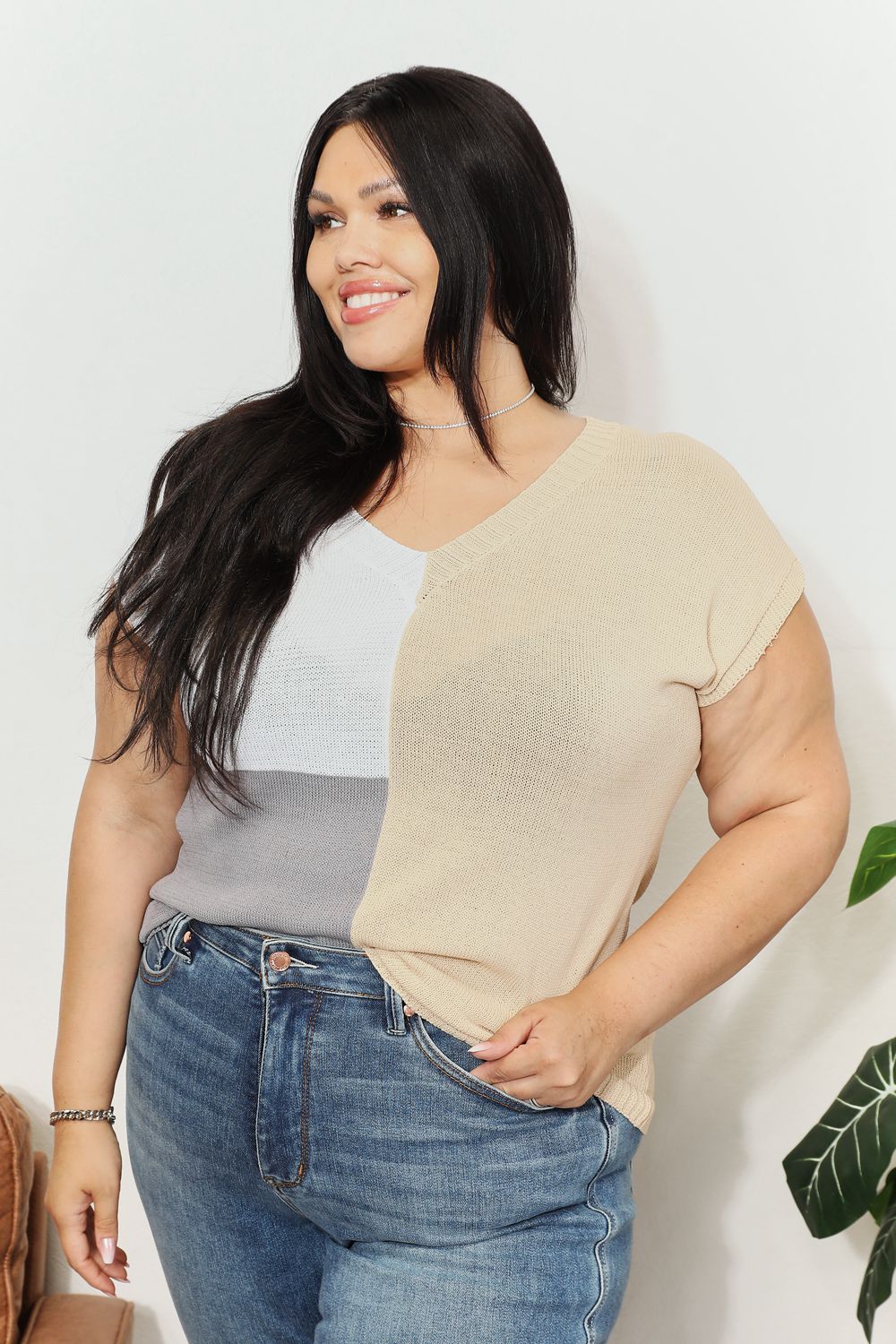 Color Block V-Neck Knit Top - Tote and Lounge