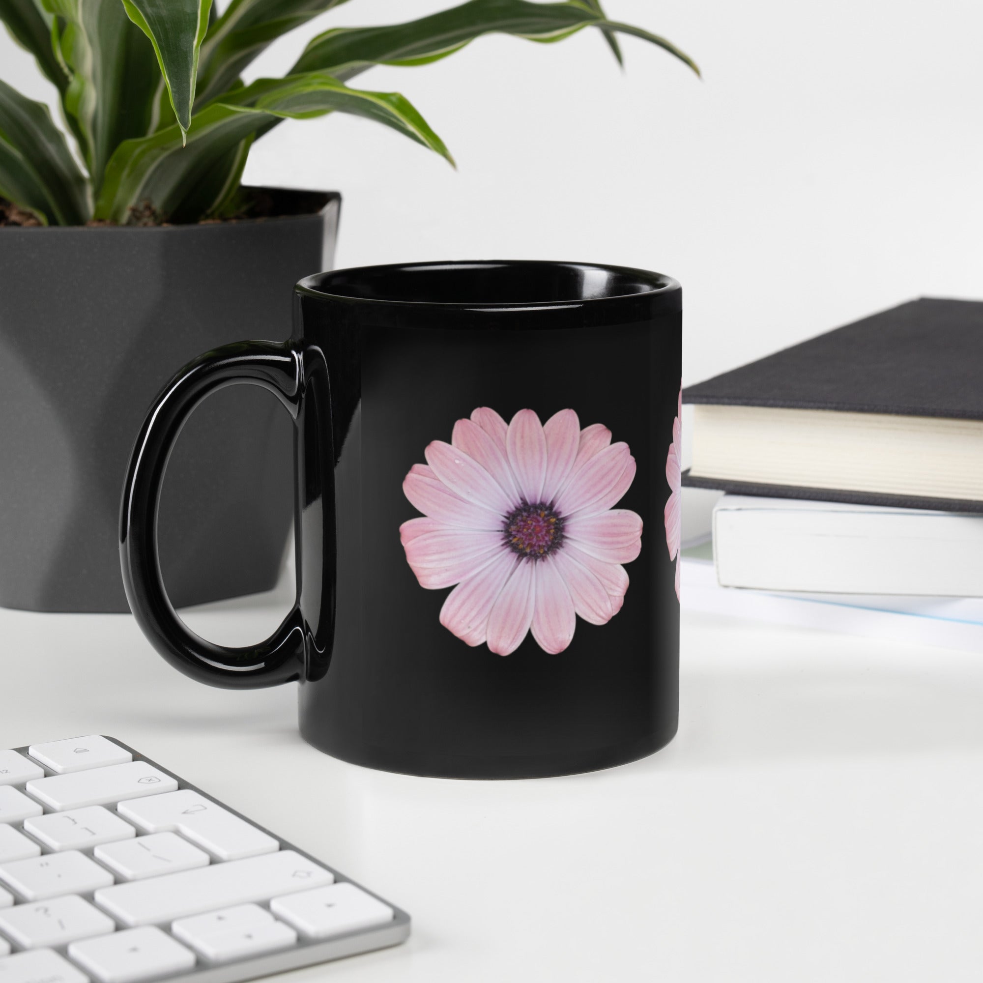 Daisy Black Glossy Mug