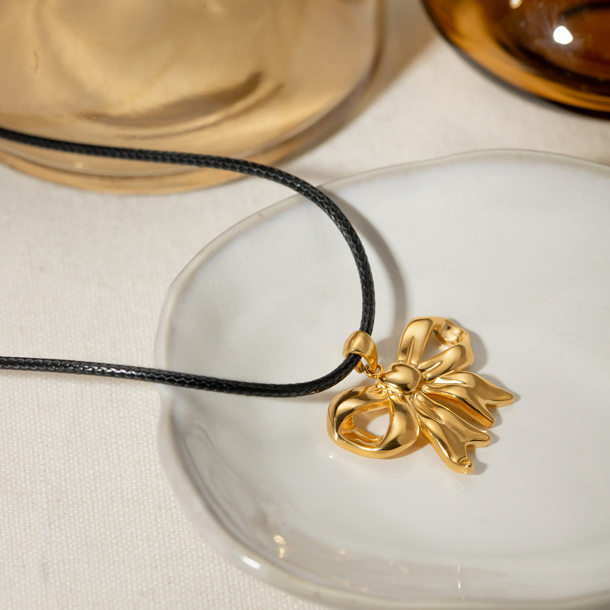 18K Gold-Plated Bow Pendant Necklace - Tote and Lounge