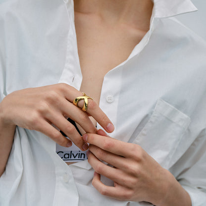 18K Gold-Plated Crisscross Ring - Tote and Lounge