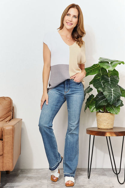 Color Block V-Neck Knit Top - Tote and Lounge
